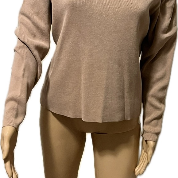 Woman’s size medium shirt bundle - Picture 8 of 8